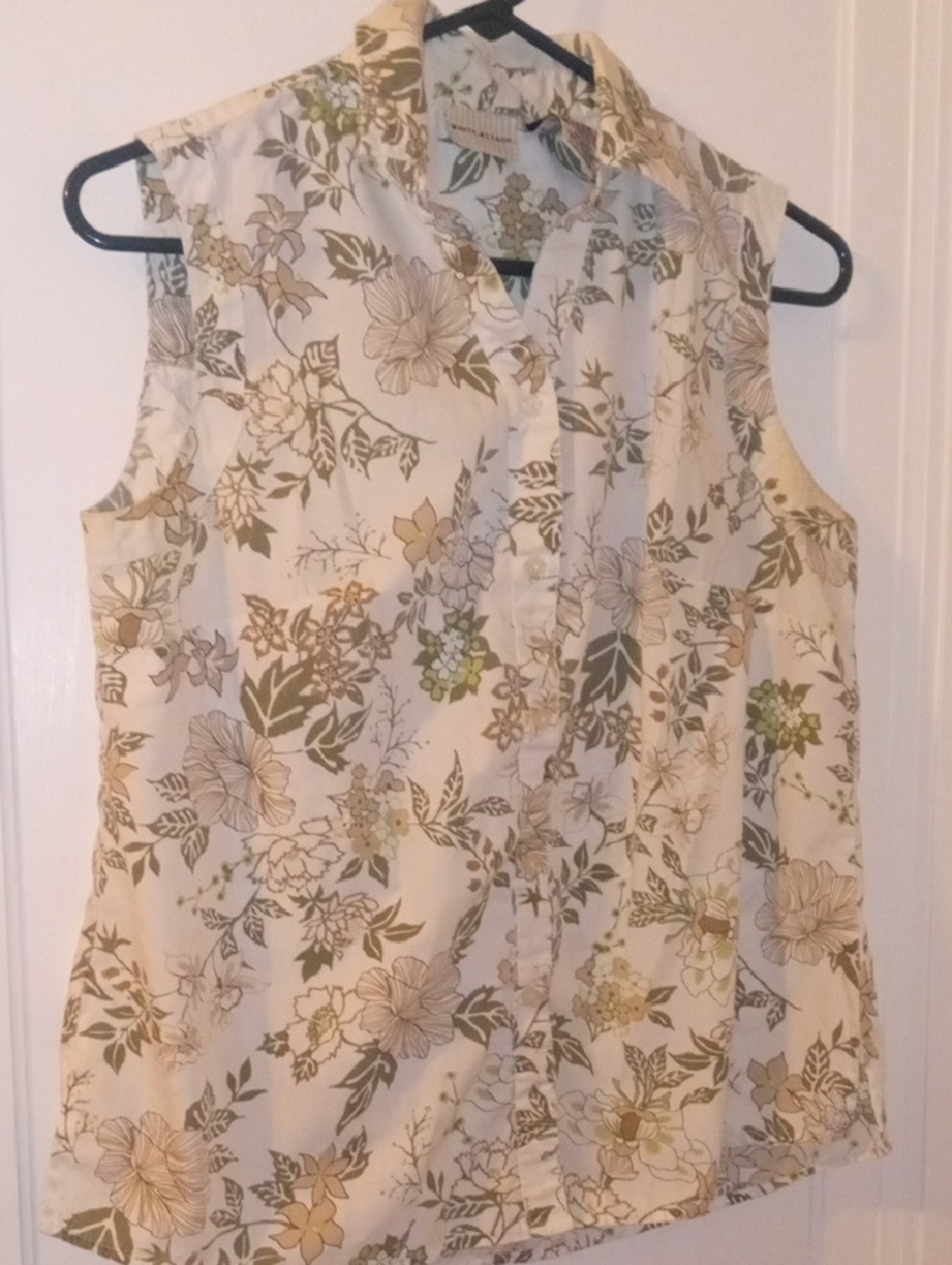 women med button up sleeveless shirt white with flower print